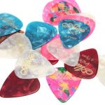 20pcs Stylish Colorful Celluloid Guitar Picks Plectrums 31 x 27 x 0.7mm